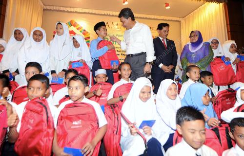 NS07_17012017_MOHAMAD_BANTUAN
