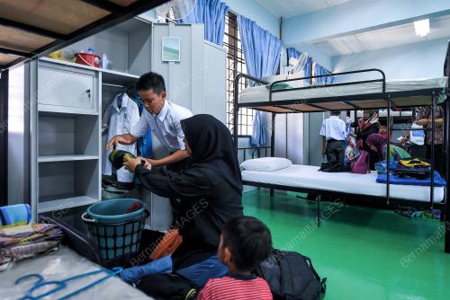 SMK TUNKU AMPUAN NAJIHAH TERIMA PELAJAR LELAKI
