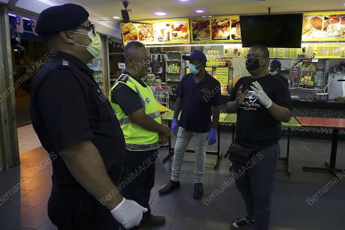 OPERASI JUAL BELI DI PASAR BESAR SEREMBAN PADA WAKTU MALAM