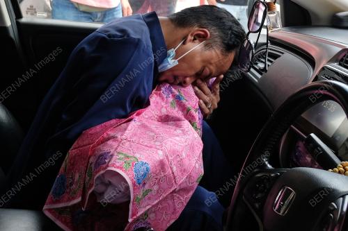KANAK-KANAK PEREMPUAN MAUT TERSANGKUT DI BUAIAN