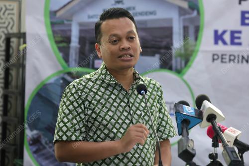 NIK NAZMI NIK AHMAD