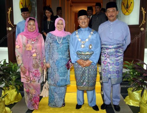 TUANKU MUHRIZ IBNI ALMARHUM TUANKU MUNAWIR