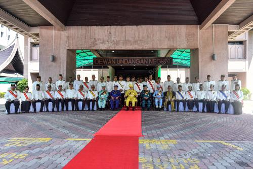 TUANKU MUHRIZ TUANKU MUNAWIR