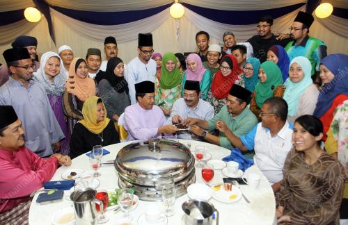 NS07_24062015_MOHAMAD_BERBUKA