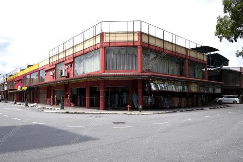 KAWASAN TUMPUAN BELI BELAH DI NILAI LENGANG