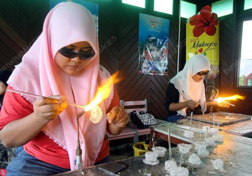 SENI KRISTAL