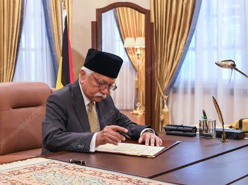 TUANKU MUHRIZ TUANKU MUNAWIR
