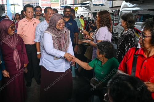 DATUK DR FUZIAH SALLEH