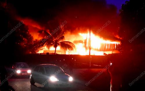 NS07_28082015_KILANG_TERBAKAR