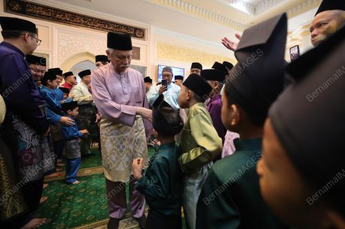 TUANKU MUHRIZ TUANKU MUNAWIR 