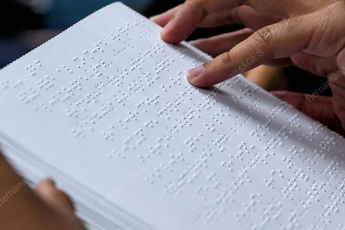 HARI BRAILLE SEDUNIA