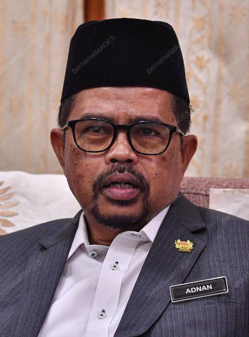 DATUK DR ADNAN MAT