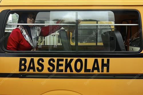 PENGUSAHA BAS SEKOLAH