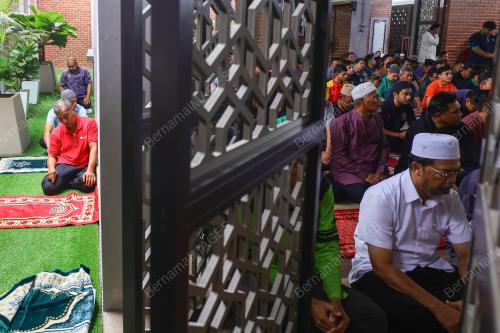 SOLAT JUMAAT PERTAMA DI R&R SEREMBAN