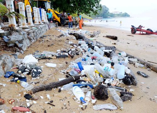 NS08_05062012_PANTAI_SAMPAH