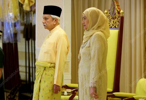 TUANKU MUHRIZ TUANKU MUNAWIR