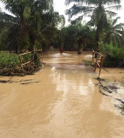 NS08_06022016_BANJIR_KILAT