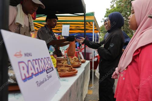 JUALAN MENU RAHMAH DI BAZAR RAMADAN