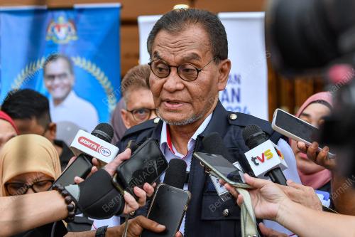DATUK SERI DR DZULKEFLY AHMAD