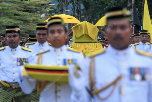 ISTIADAT PEMAKAMAN JENAZAH TUNKU AMPUAN NAJIHAH