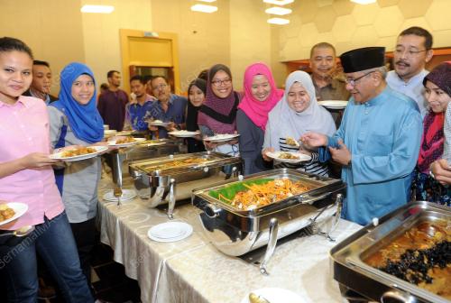 NS08_09072015_HASAN_BERBUKA