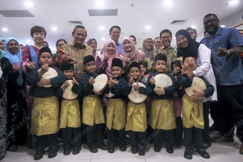 FADHLINA SIDEK