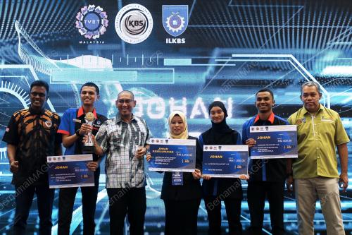 DATUK SERI AHMAD FAIZAL AZUMU