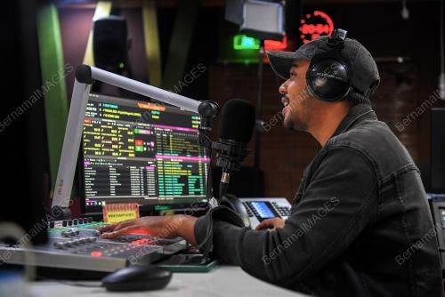 HARI RADIO SEDUNIA