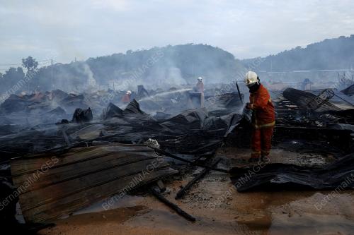 RUMAH KONGSI PEKERJA KONTRAK BINAAN MUSNAH TERBAKAR