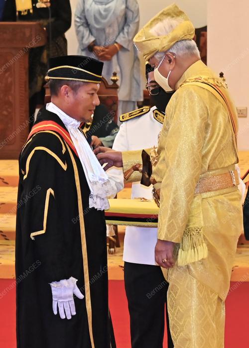 TUANKU MUHRIZ TUANKU MUNAWIR