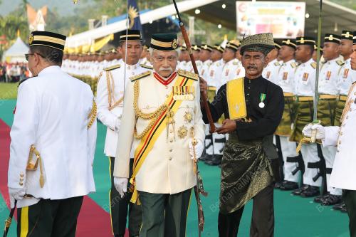 TUANKU MUHRIZ TUANKU MUNAWIR 