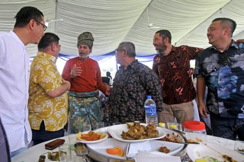 KHAIRY JAMALUDDIN