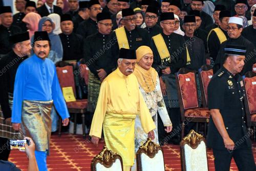 TUANKU MUHRIZ TUANKU MUNAWIR