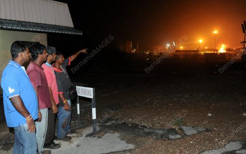 PAIP LOJI ESSO TERBAKAR