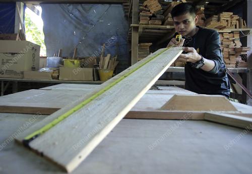 KARYA POTRET HASIL DARI TEKNIK SENI BAKAR SEMBURAN