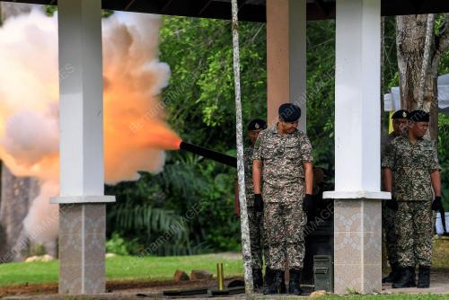TEMBAKAN MERIAM
