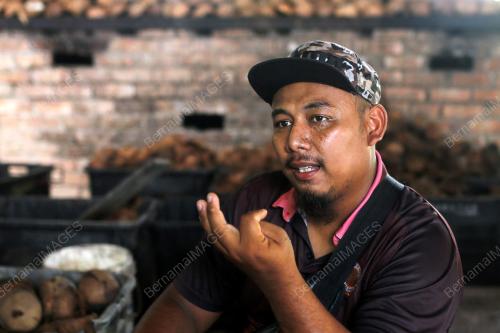 USAHAWAN ARANG DARI TEMPURUNG KELAPA