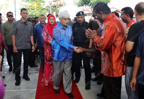 TUANKU MUHRIZ TUANKU MUNAWIR