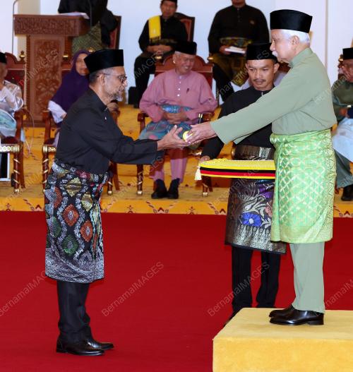 TUANKU MUHRIZ TUANKU MUNAWIR