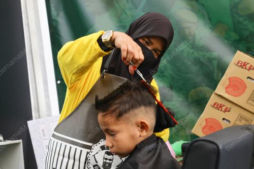 PERKHIDMATAN GUNTING RAMBUT PERCUMA RELA