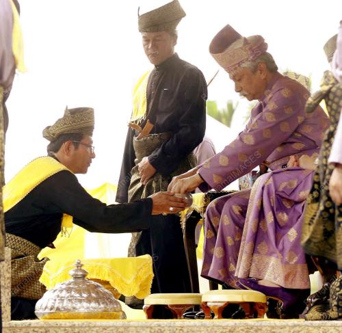TUANKU MUHRIZ IBNI ALMARHUM TUANKU MUNAWIR