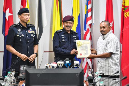 DATUK SERI MOHD YUSRI HASSAN BASRI