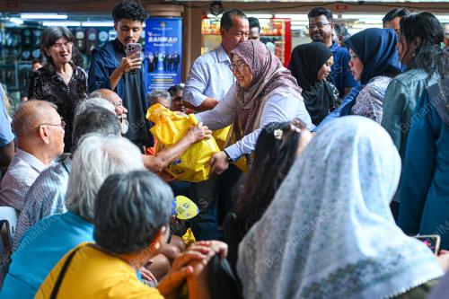 DATUK DR FUZIAH SALLEH