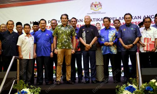 DATUK SERI MAHDZIR KHALID