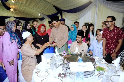 NS08_30062014_BUKA_PUASA