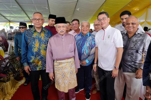TUANKU MUHRIZ TUANKU MUNAWIR 