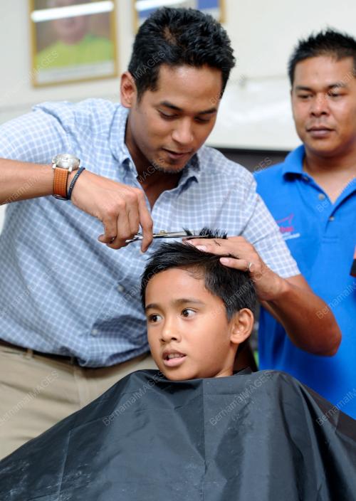 NS09_01012012_GUNTING_RAMBUT