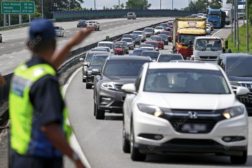 KEMALANGAN TRELER DI LEBUHRAYA PLUS