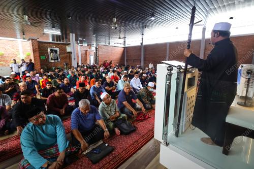 SOLAT JUMAAT PERTAMA DI R&R SEREMBAN