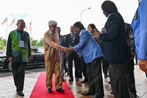 TUANKU MUHRIZ TUANKU MUNAWIR